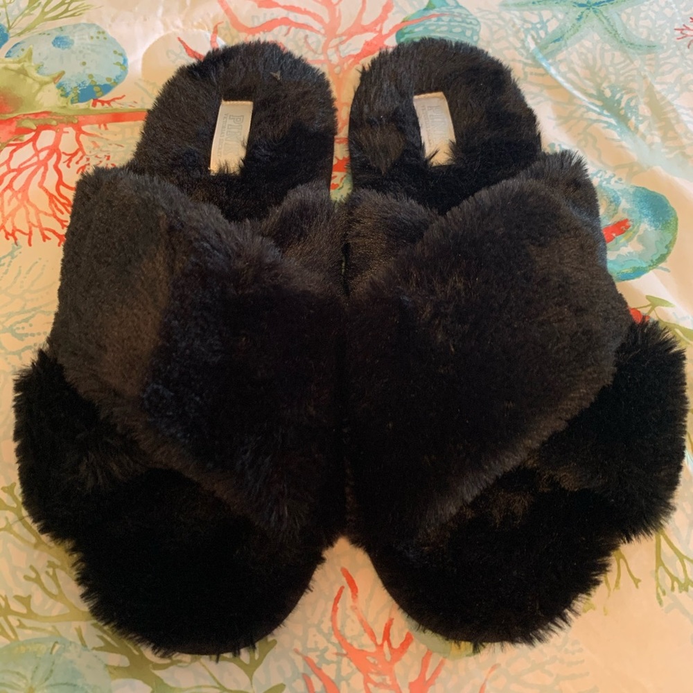 BRAND NEW VS PINK Slippers 🖤
